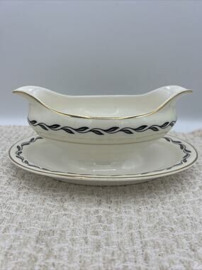Pope Gosser Black Laurel - Round Gravy Boat - Double Lipped Attached Underplate